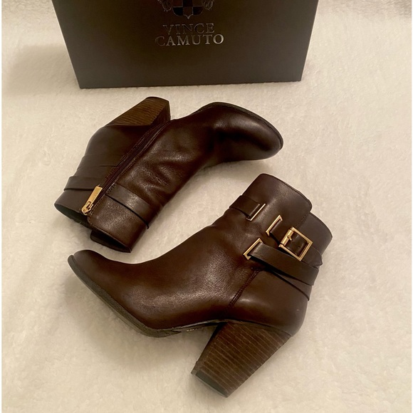 🌺 Very Cute Vince Camuto Bootie with Side Buckle Detail 🌺 - Picture 2 of 4